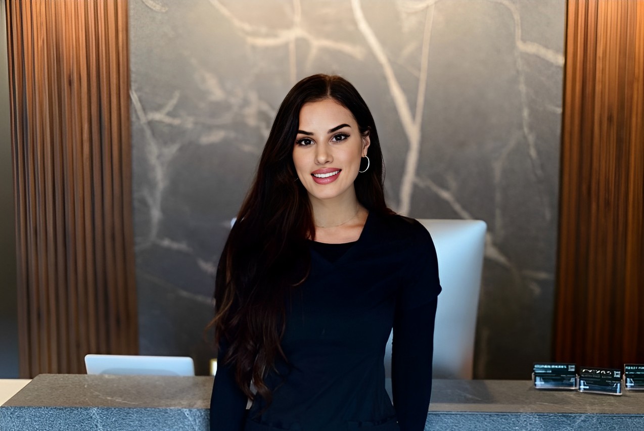 &nbsp;&nbsp;&nbsp;CHRISTINA LISA